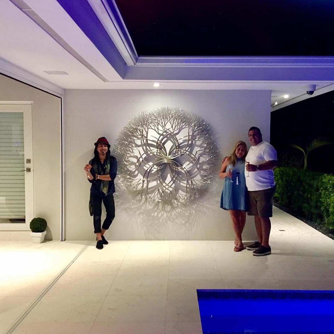 Kue King sculpture installation